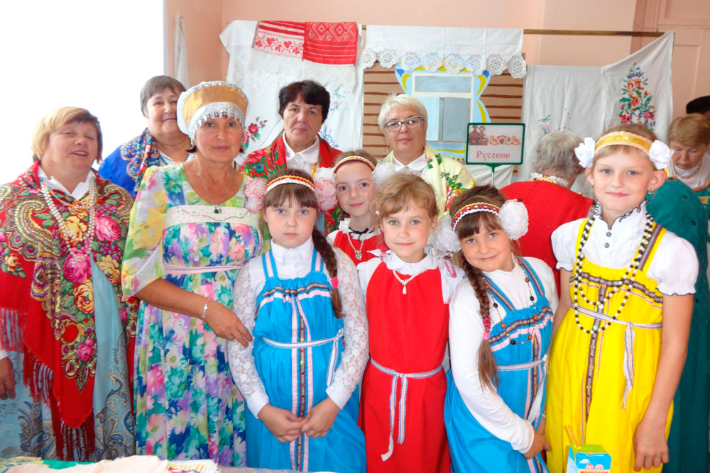 В Мартюше под Каменском-Уральским на фестиваль «У Каменных ворот» собрались гости: удмурты из Сосновского, татары из Нового Быта…