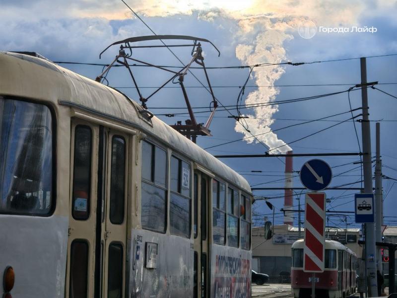 Школьник выстрелил в ногу водителю трамвая в Екатеринбурге: кто он и зачем это сделал  | В Екатеринбурге школьник выстрелил из пневматики в водителя трамвая