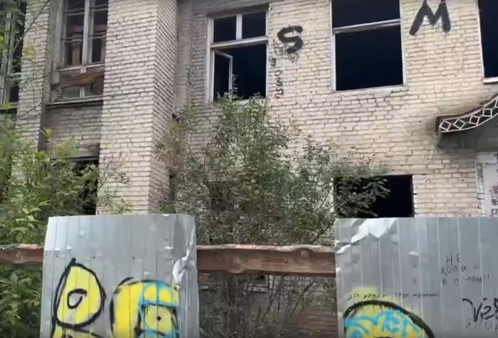 «Неужели это важнее детей?»: жители Каменска-Уральского требуют остановить стройку на месте бывшего детсада | Жители Каменска-Уральского требуют остановить стройку на месте бывшего детсада