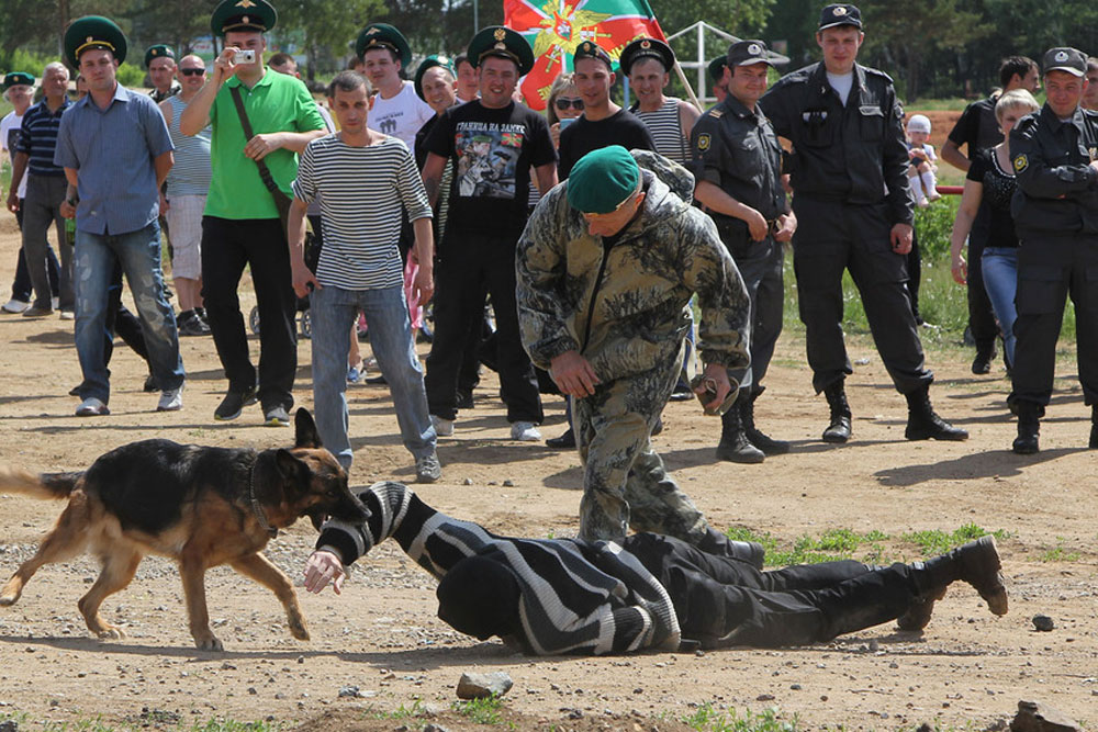 В честь Дня пограничника в Каменске-Уральском дадут залп фейерверка, при этом «зеленые береты» обещают весь день охранять порядок в городе