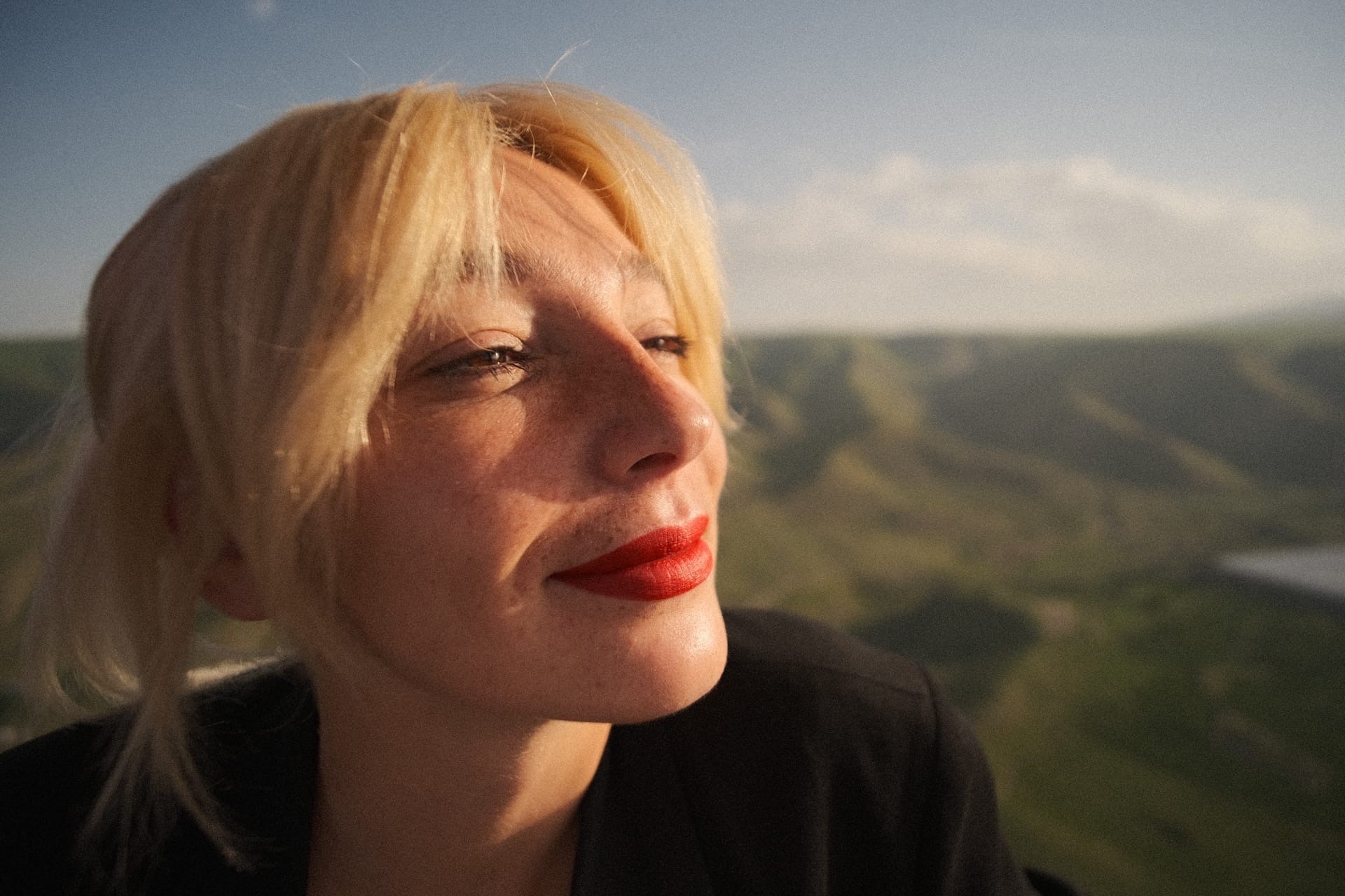 Настя Ивлеева уезжает из России после вечеринки-вакханалии