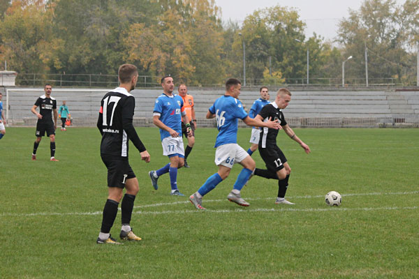 «Синара» из Каменска-Уральского сыграла с «FDV» из Березовского вничью 2-2