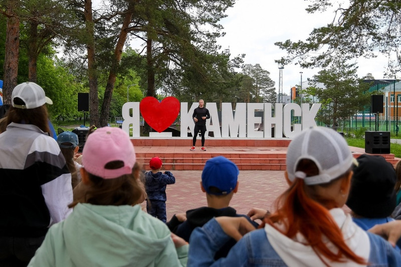 В Каменске-Уральском возобновили проект «Зарядка с чемпионом»