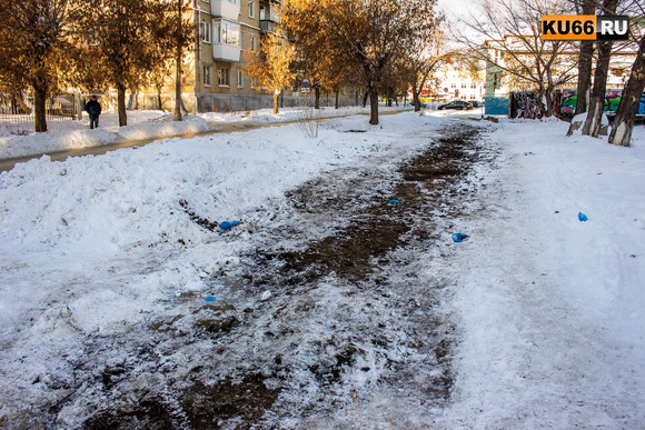 «Зимой поход с ребенком в поликлинику становится опасным»: по улице в Каменске-Уральском ходить людям приходится с риском для жизни