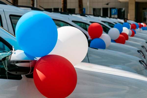 "Надо, чтобы помощь к человеку прибывала быстрее". В Каменск и район приехали новенькие машины для медиков - ключи вручил лично губернатор