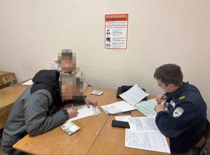 Школьник из Каменска-Уральского "погонял" на маминой машине — и прямиком в дерево | В Каменске-Уральском 14-летний школьник угнал у мамы машину и врезался в дерево