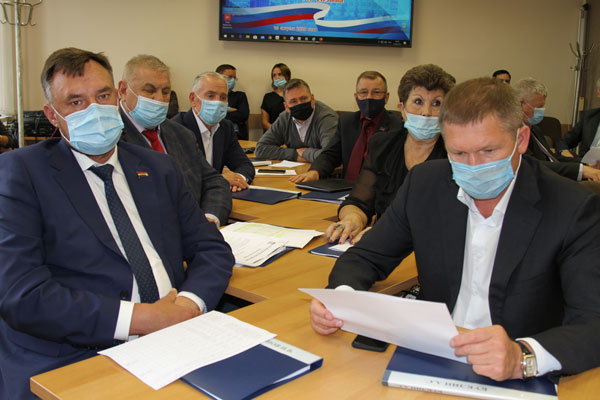 Из-за переименования Каменска в городской округ депутаты думы модернизируют документы, а еще надо обновлять бланки, печати и другие атрибуты