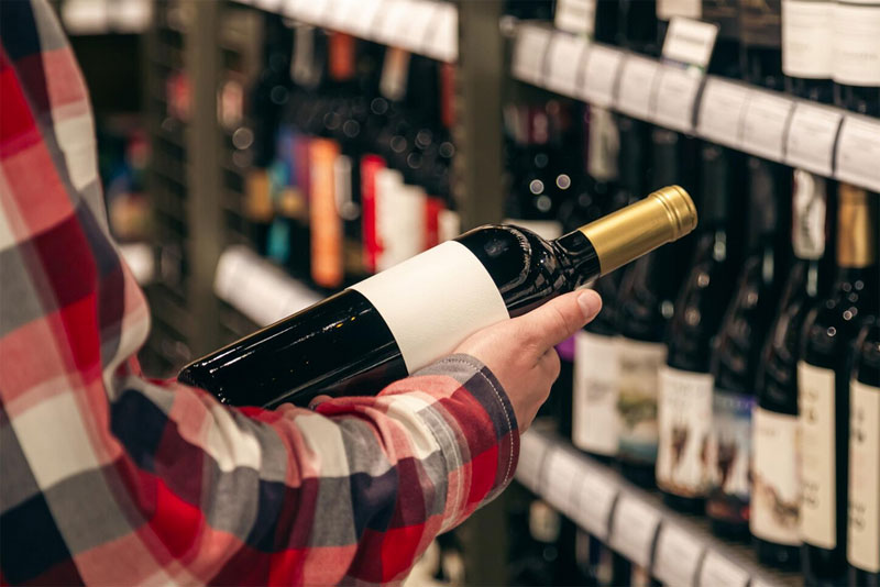 Ограничат продажу алкоголя? Власти Свердловской области дали ответ | Свердловская область не будет ограничивать продажу алкоголя