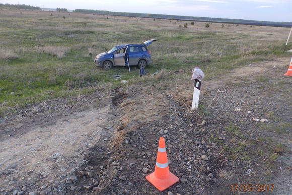 Пенсионерка за рулем Chery Indis на трассе в сторону Кургана близ Каменска съехала со своей полосы и опрокинулась. Без травм не обошлось
