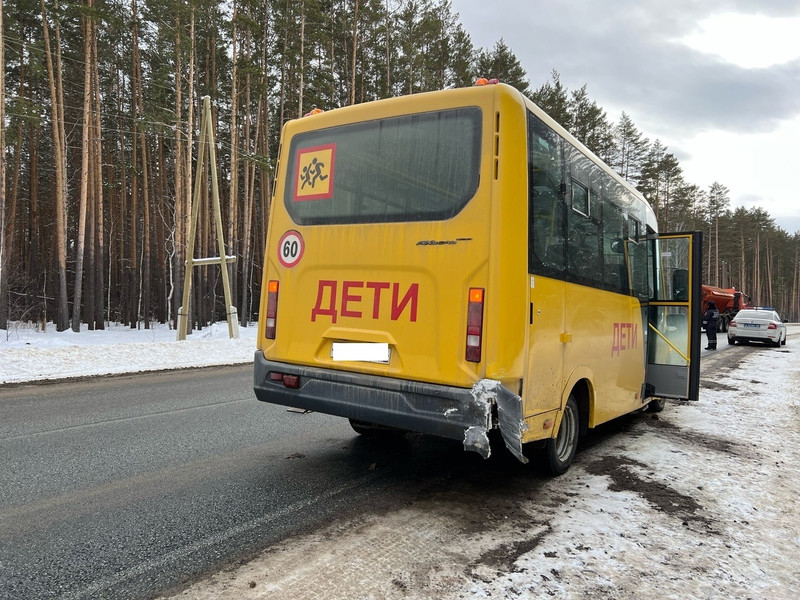 Под Каменском-Уральским водитель пострадал в ДТП