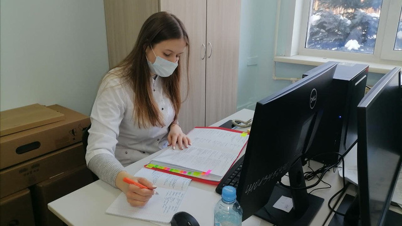 В горбольнице благодарят студентов-медиков за помощь — волонтеры во время всплеска «Омикрона» будут работать на выездах и в call-центре