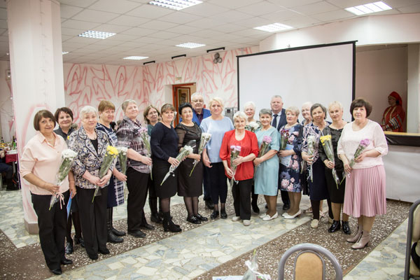 Ветеранов КУМЗа поздравили депутаты гордумы