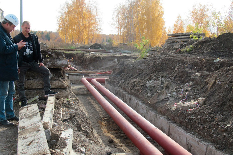 «Это последний участок, где заменили изношенные трубы»: ремонт теплотрассы в Ленинском поселке в Каменске-Уральском на финишной прямой