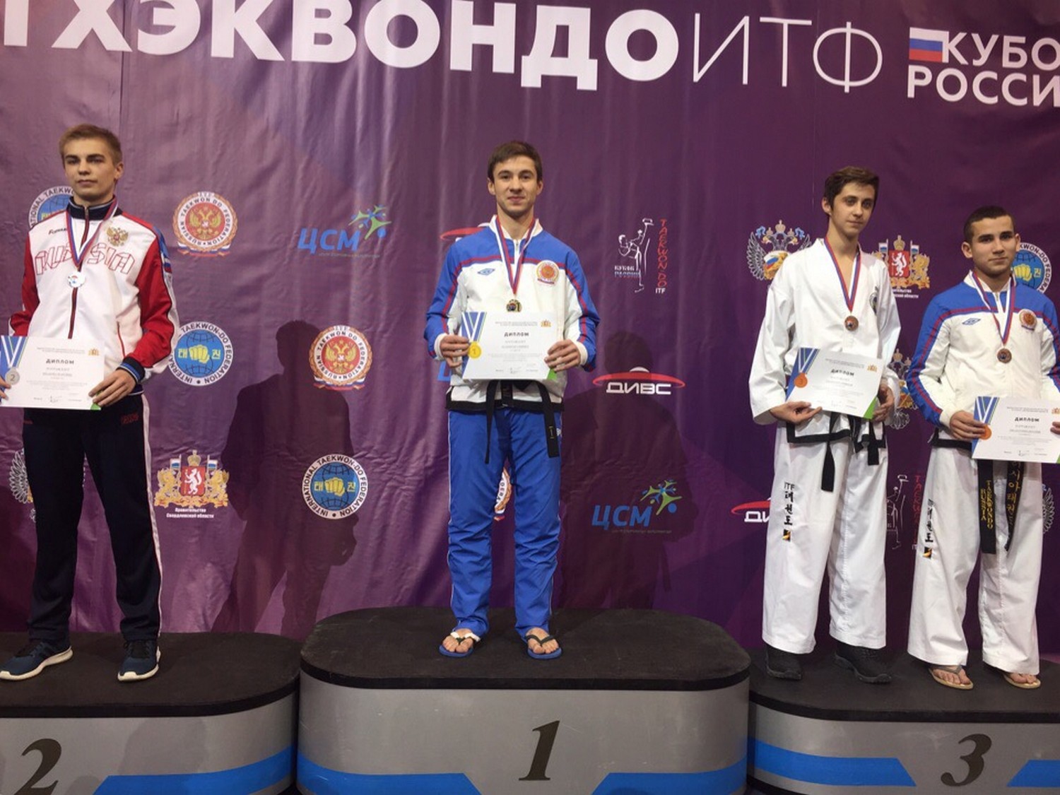 Каменские бойцы – юноши и девушки – защищали честь города и области на Кубке России по тхэквондо в столице Урала. Завоевали 16 медалей!