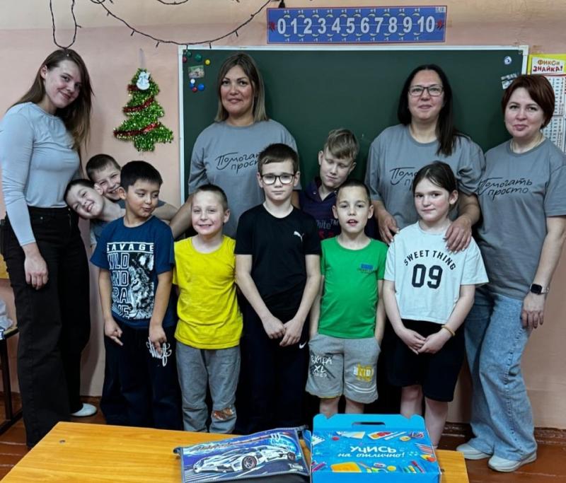 В Каменске-Уральском стартовал уникальный проект для особенных школьников — с поддержкой РУСАЛа и УАЗа | Волонтёры УАЗа помогают детям с особенностями развития раскрыть таланты