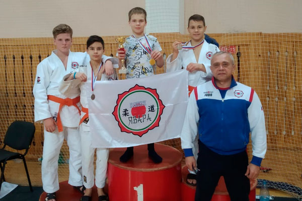 «Схватки были не простые, порой драматичные». Юные каменские дзюдоисты вернулись из-под Тюмени с разнокалиберными призовыми местами