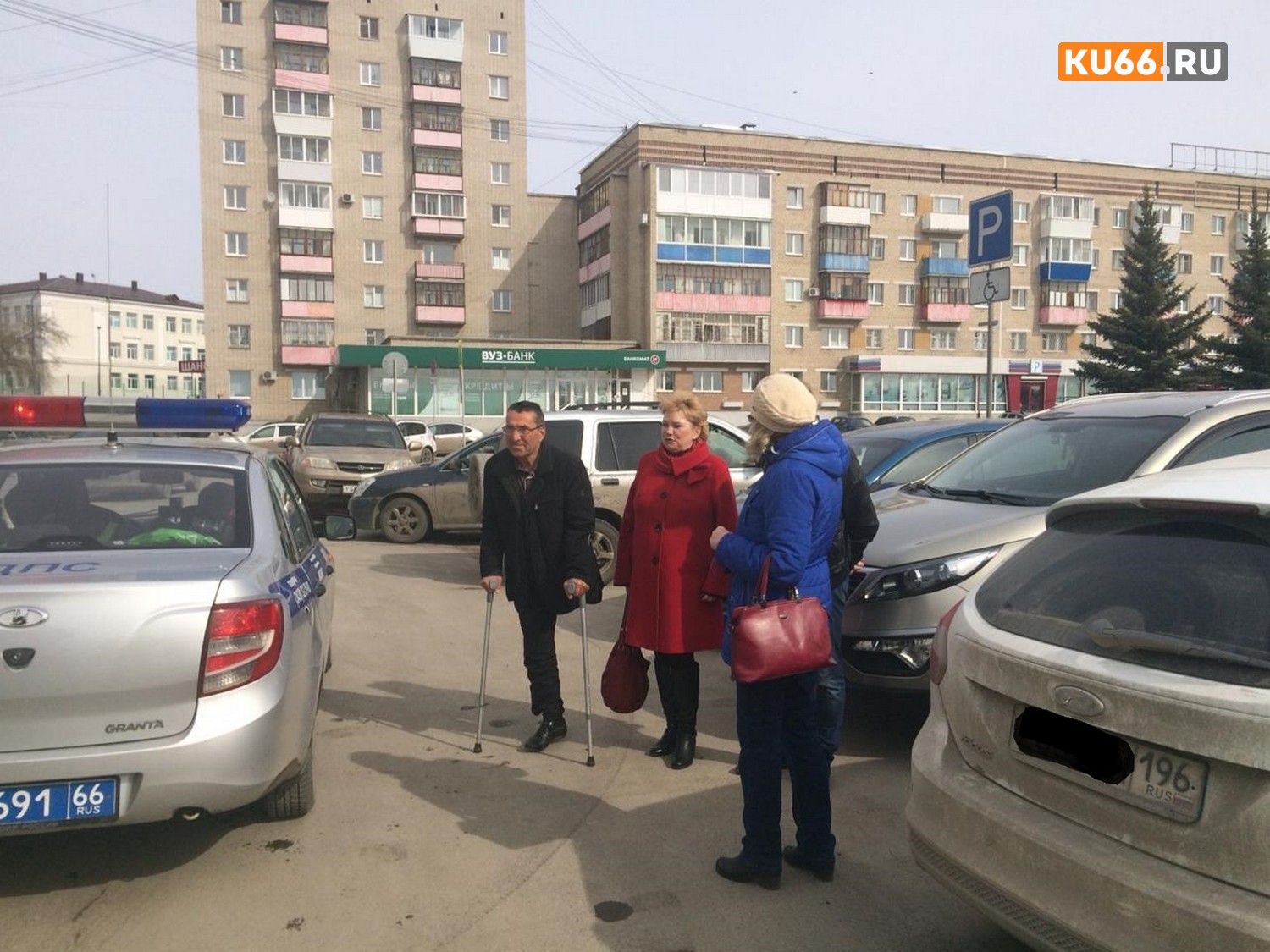 В Каменске-Уральском ГИБДД и общественники искали водителей, которые паркуются на местах для инвалидов. Итог, к несчастью, предсказуем...