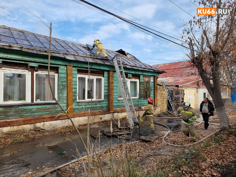 В Каменске-Уральском сгорел частный жилой дом