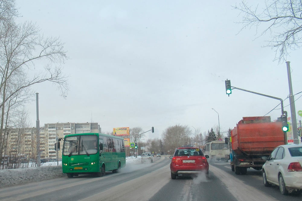 Водители автобусов в Каменске-Уральском поочередно «ловят» грипп и уходят на больничные, а пассажиры мерзнут на остановках и недоумевают...