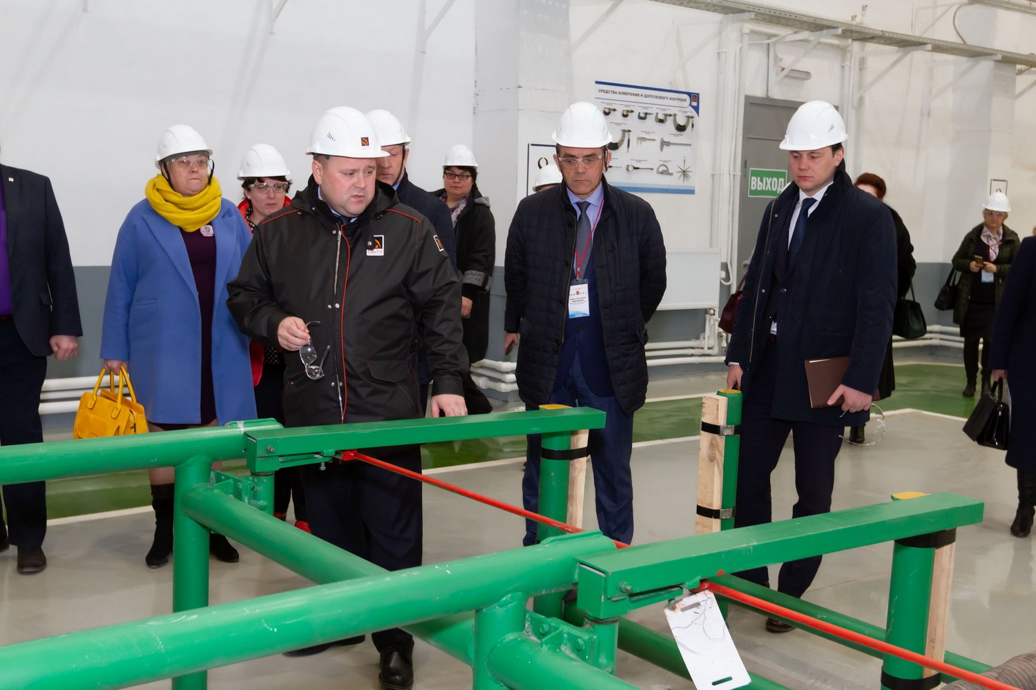 Директора колледжей и техникумов Урала и Зауралья на заводе в Каменске осмотрели кампус корпоративного университета ТМК и поделились опытом Директора колледжей и техникумов Урала и Зауралья на заводе в Каменске осмотрели кампус корпоративного университета ТМК и поделились опытом