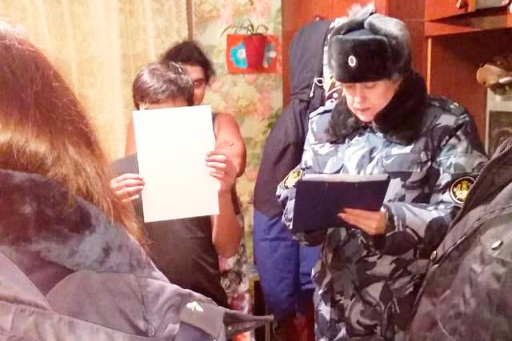 В Каменске-Уральском проверяли подростков, состоящих на учете в ФСИН: одного из подростков, несмотря на позднее время, не было дома…