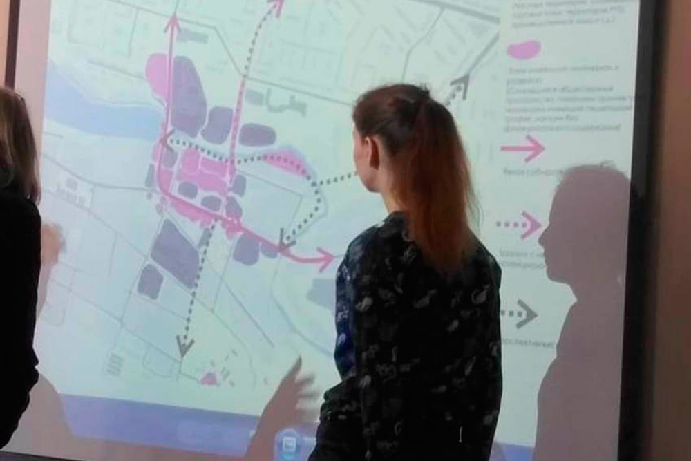 Студентки-архитекторы Анна из Лысьвы и Лада из Ижевска — на практике в Каменске-Уральском предлагают вдохнуть жизнь в старую часть города