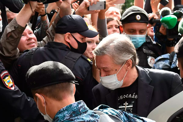 СМИ узнали, кто пользовался джипом Ефремова помимо самого артиста