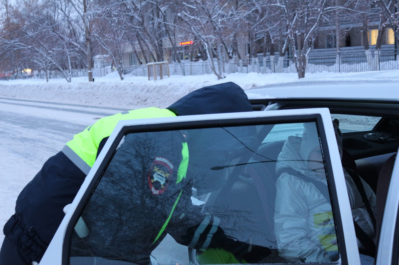 Сотрудники ГИБДД выявили в Каменске-Уральском ещё пятерых нарушителей правил перевозки детей