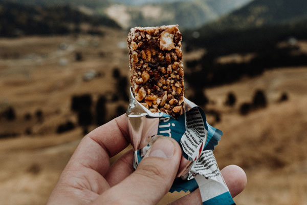 Женщина судится из-за протеиновых батончиков, неприлично увеличивших у мужа тягу к сексу