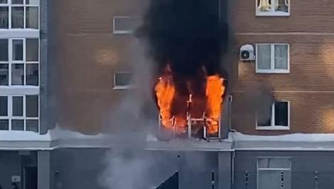 В Казани из окна горящей квартиры выпрыгнули женщина с малышом на руках и 9-летняя девочка