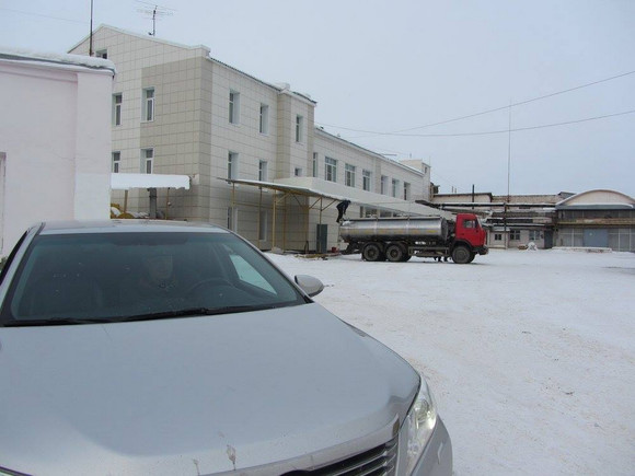 Продукция местного молокозавода исчезла с прилавков магазинов. Говорят о рейдерском захвате, а в мэрии переживают за будущее 250 рабочих