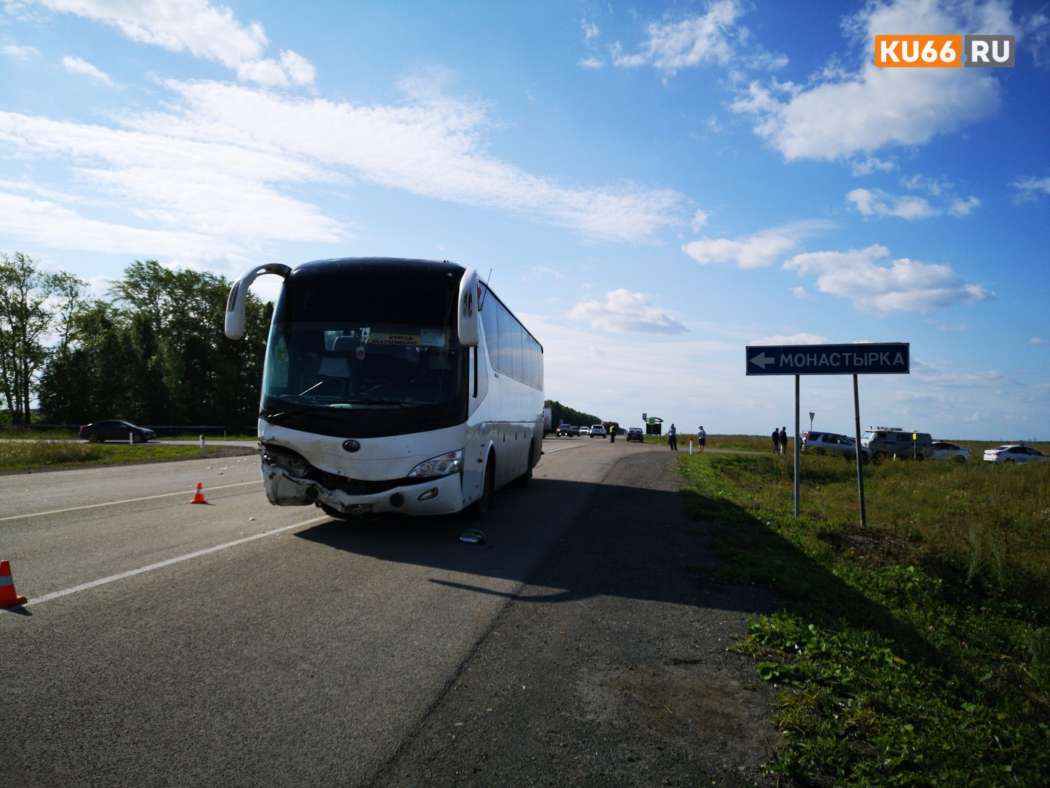 Легковушка выскочила из поворота на Монастырку: в жестком ДТП с автобусом под Каменском-Уральским пострадала женщина, устроившая аварию...