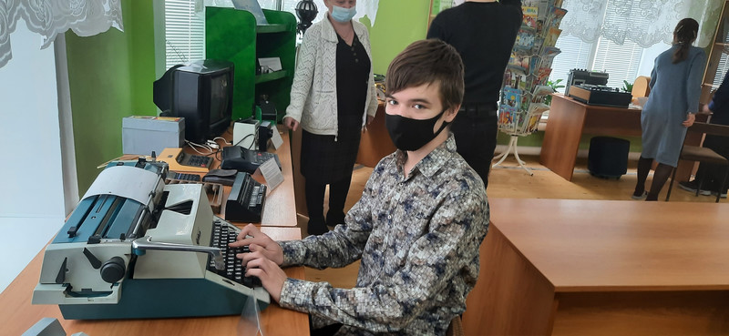 Выставка старой техники, при взгляде на которую вы точно улыбнетесь, открылась в одной из библиотек Каменска-Уральского. Смотрите сами!