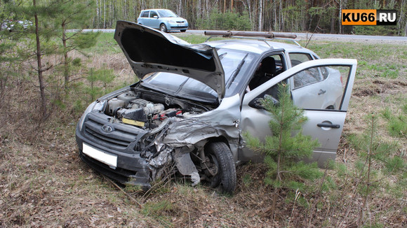 Старичок на «Лада-Гранта» не справился с управлением, выехал на встречку и лоб-в-лоб столкнулся с ВАЗ на трассе под Каменском. ФОТО, ВИДЕО
