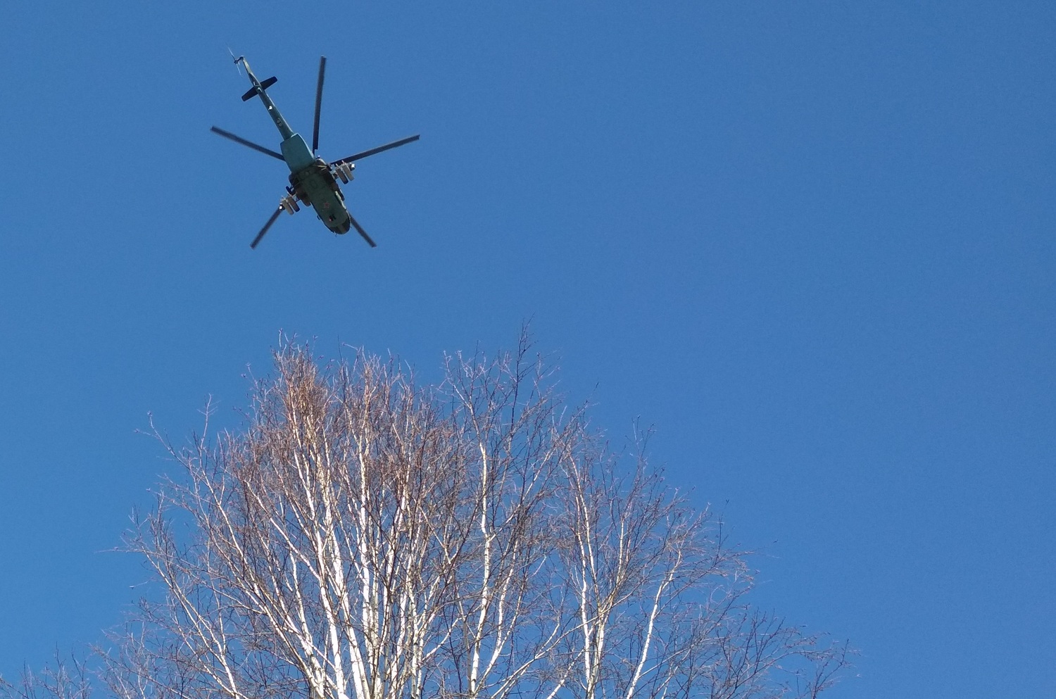 Авиатехника с базы под Каменском-Уральским пролетела над Екатеринбургом — начались репетиции воздушного шоу в честь Дня Победы