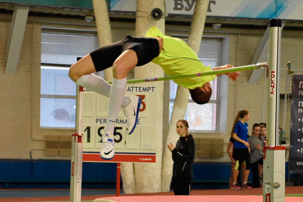 Дмитрий Маркович из Каменска-Уральского выиграл золото первенства УрФО в прыжках в высоту