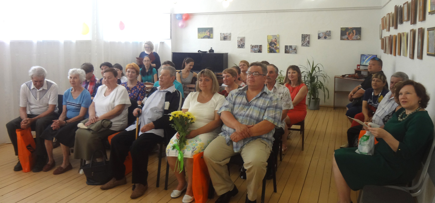 Они подают нам пример: в Каменске-Уральском в канун Дня семьи, любви и верности поздравляли пары, прожившие вместе нереально долго!