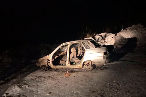 Такое бывает нечасто: угнанную вазовскую «десятку» нашли вечером за кладбищем в Каменске-Уральском. От автомобиля остался только кузов