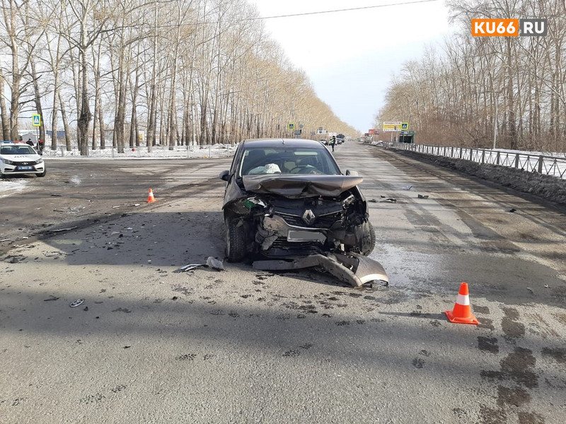 В субботу днём в Каменске-Уральском по ул. Лермонтова, 54 в ДТП пострадали трое человек