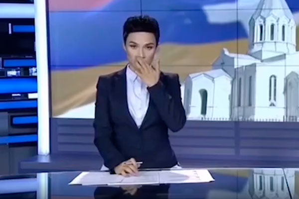 Ведущая армянского канала заплакала в прямом эфире, зачитывая список погибших