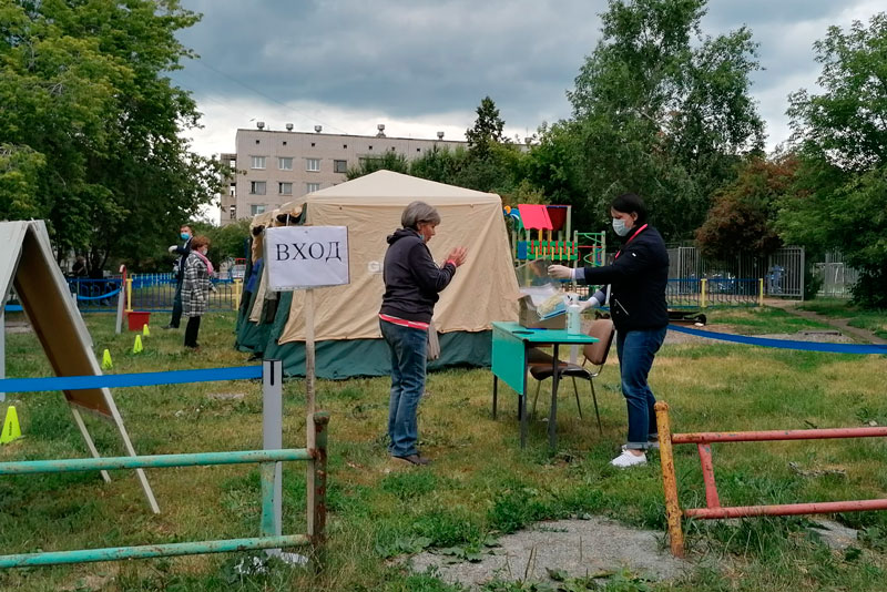 Более 50 тыс. каменцев уже сделали свой выбор быть поправкам в Конституцию или нет. Эпидемиолог призвал людей 65+ идти голосовать