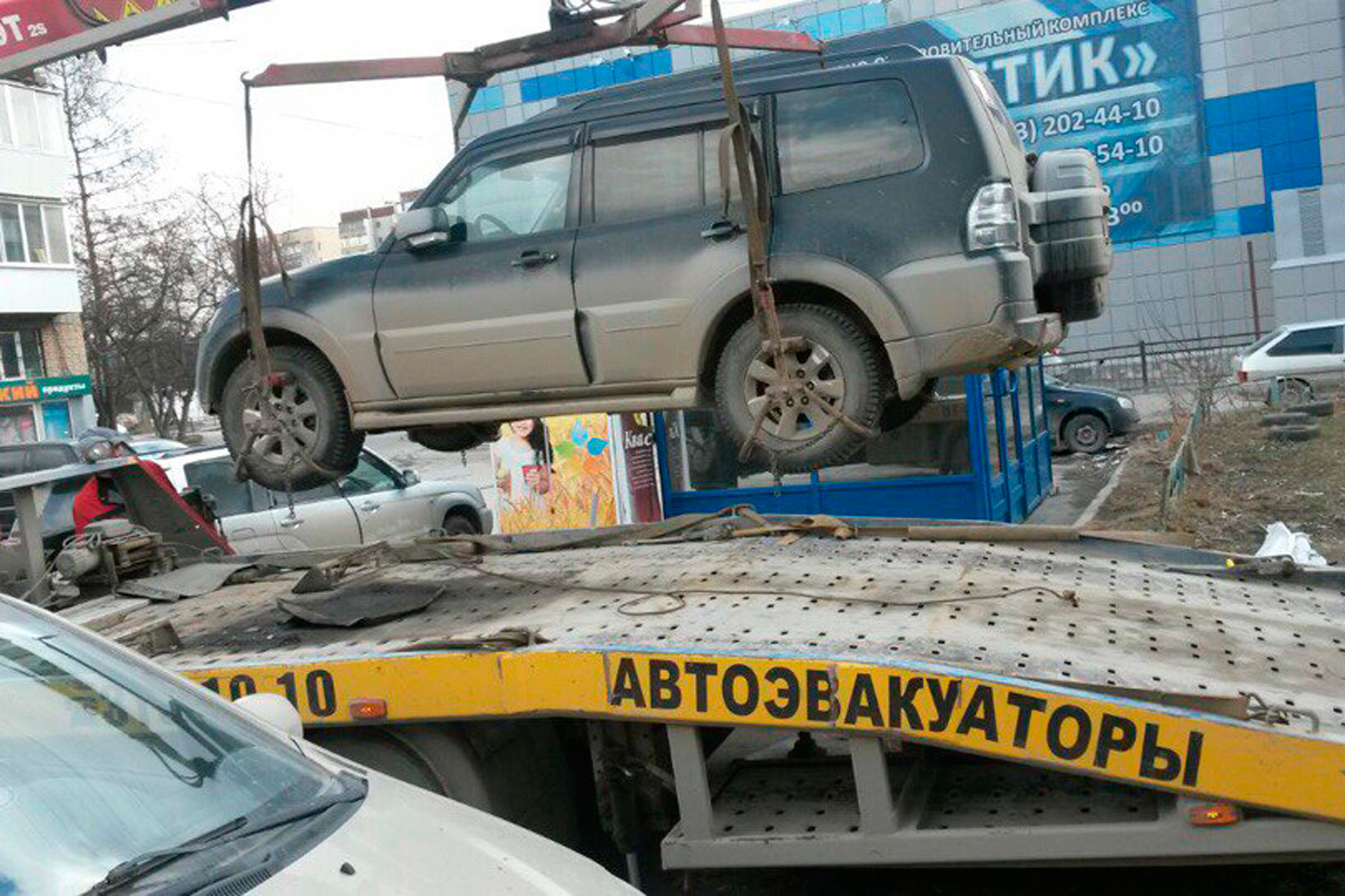 Судебные приставы Свердловской области арестовали залоговый автомобиль Mitsubishi Pajero за долг перед банком