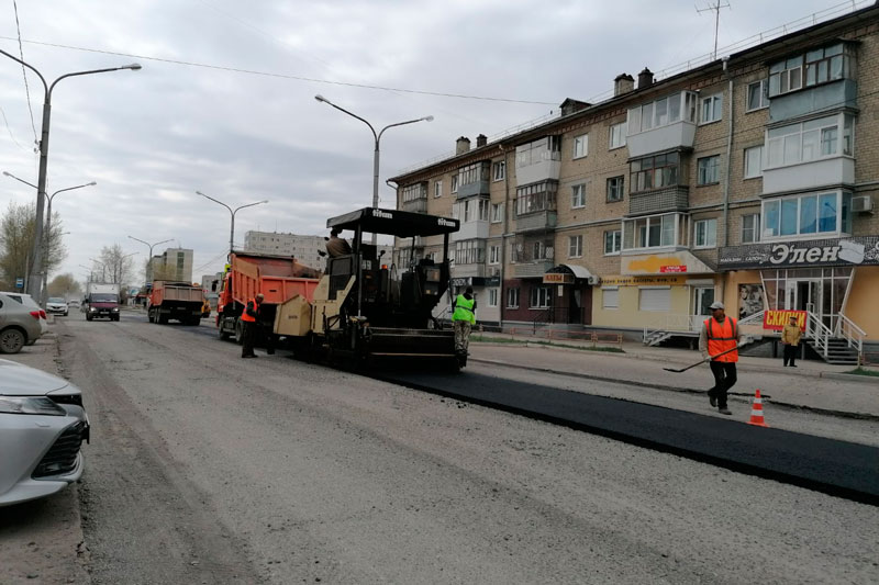Каменские автомобилисты прислушались к просьбе мэрии и не мешают дорожникам вести ремонты на ул. Кунавина и Привокзальной площади