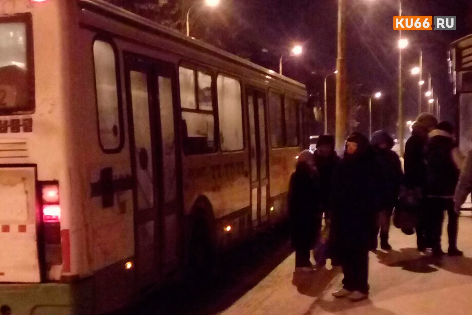 В Каменске-Уральском накануне сломался автобус – следующий пассажирам пришлось дожидаться час. «Где же три двойки за полчаса?»