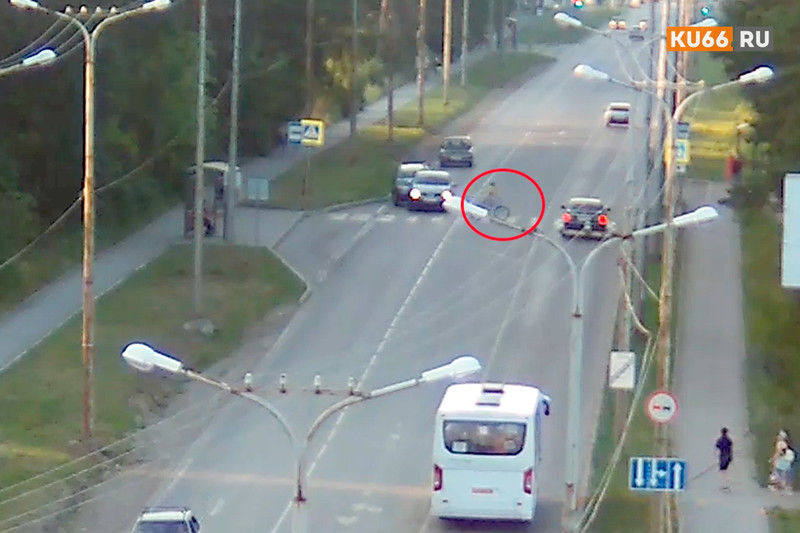 Остановился пропустить велосипедиста и получил удар в зад: ДТП у пешеходника на ул. Рябова. Кроссовер ударил в кроссовер Остановился пропустить велосипедиста и получил удар в зад: ДТП у пешеходника на ул. Рябова. Кроссовер ударил в кроссовер