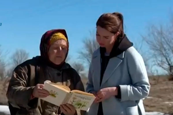 Соседи сдали полиции старушку, кормившую коров коноплей