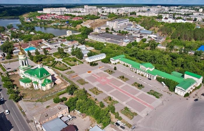 Власти Каменска-Уральского рассказали, из-за каких находок сорвалось благоустройство Соборной площади | Археологи нашли старинные монеты и гильзы в Каменске-Уральском 