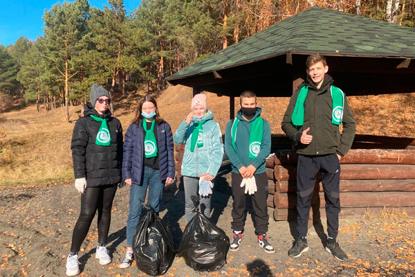 Горожане мусорят в последнее время поменьше, но пластик и стекло продолжают выкидывать. Об итогах эко-субботников в Каменске