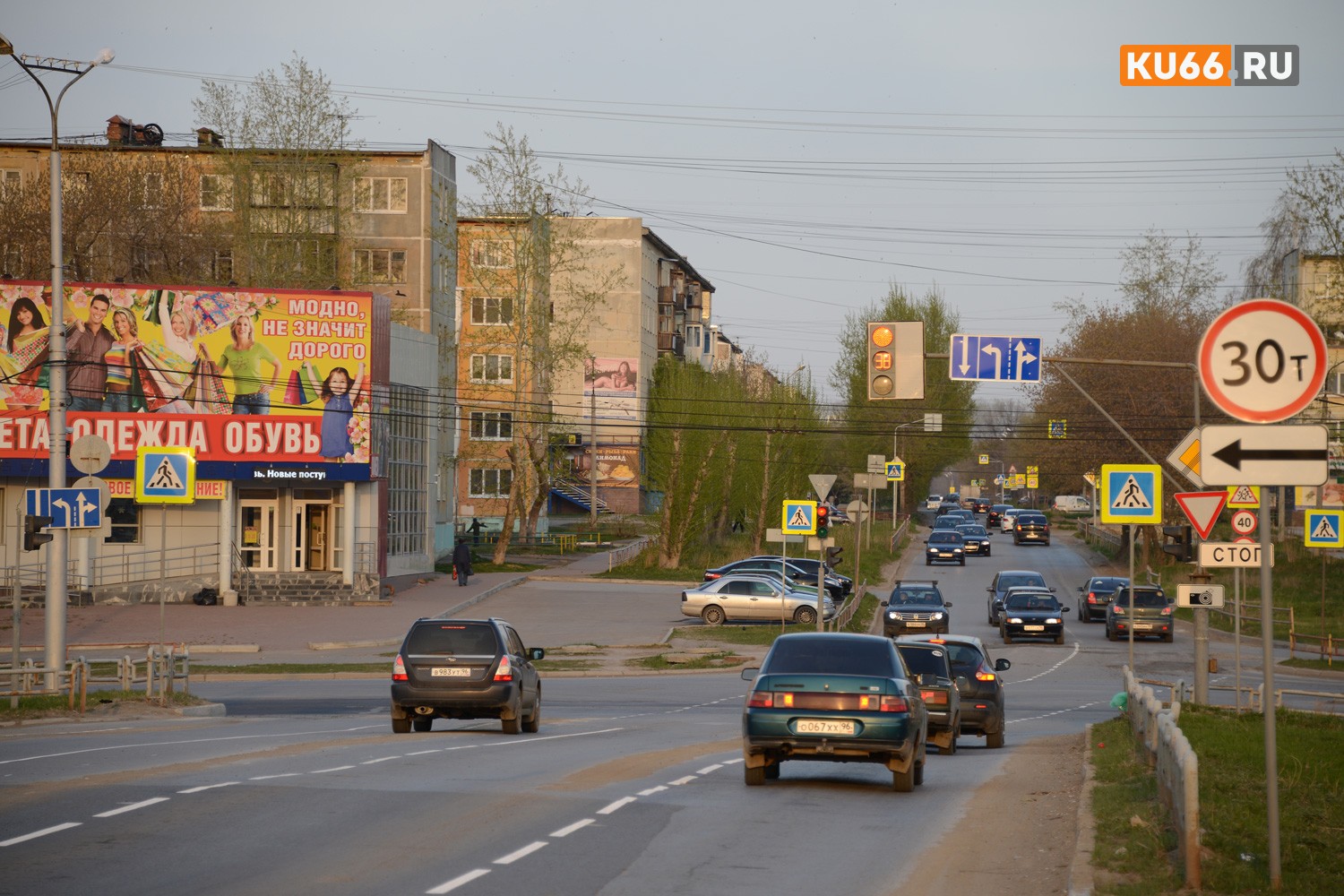 Чтобы избежать пробок в Каменске на перекрестке улиц 4-й Пятилетки - Суворова изменили схему движения