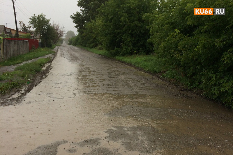«Живем в части города и в то же время в дыре»: крик души жительницы Каменска-Уральского из квартала улиц, где никогда не было асфальта «Живем в части города и в то же время в дыре»: крик души жительницы Каменска-Уральского из квартала улиц, где никогда не было асфальта